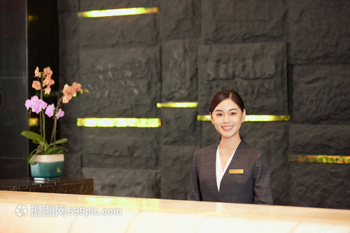 融合與提升 當(dāng)酒店前臺(tái)服務(wù)邂逅專業(yè)攝影